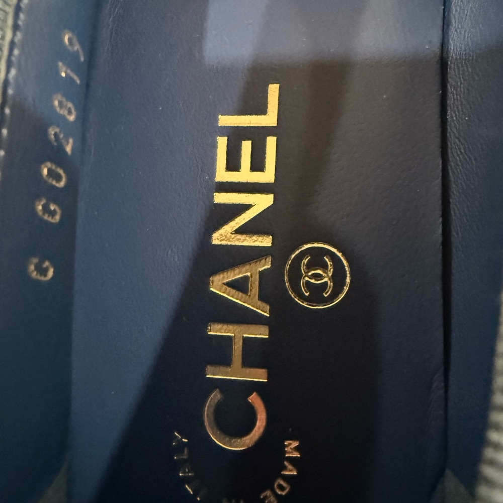 CHANEL Denim Flats with CC impression, size 40, new in box with dust bag, unworn - Picture 16 of 16
